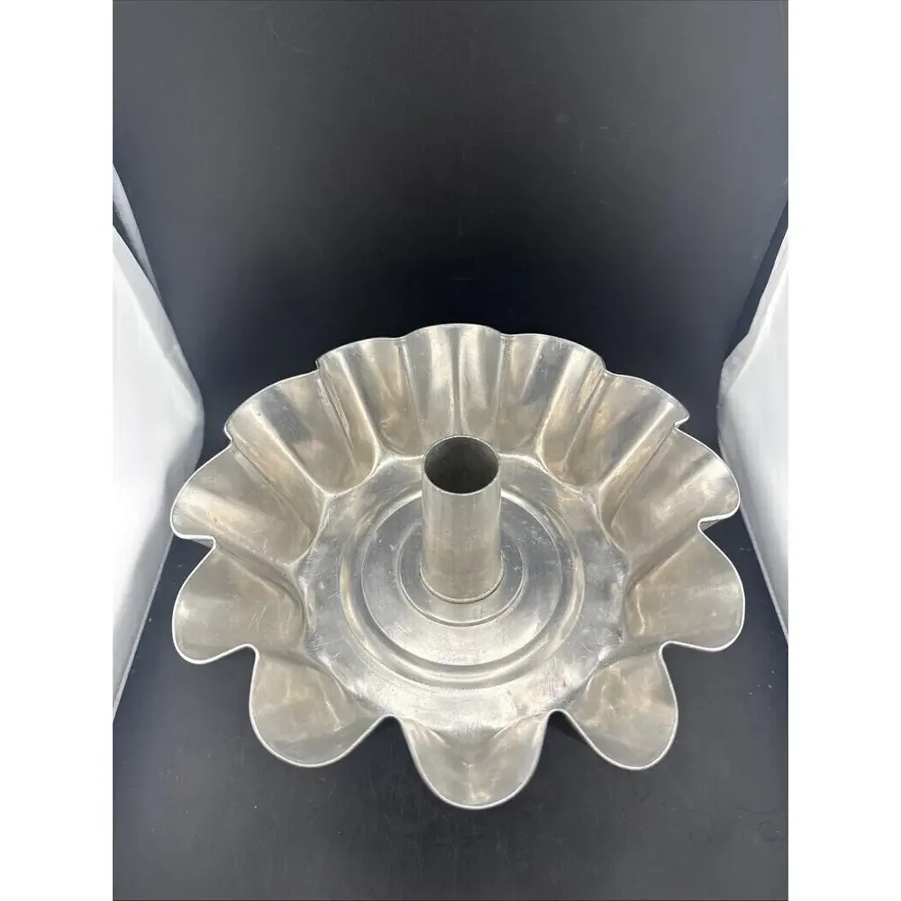 Vintage Le Nard Aluminum Bundt Cake Pan Fluted Tube Mold Made In USA Scalloped